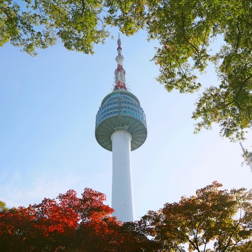 Башня Н-Сеул (N Seoul Tower) на горе Намсан