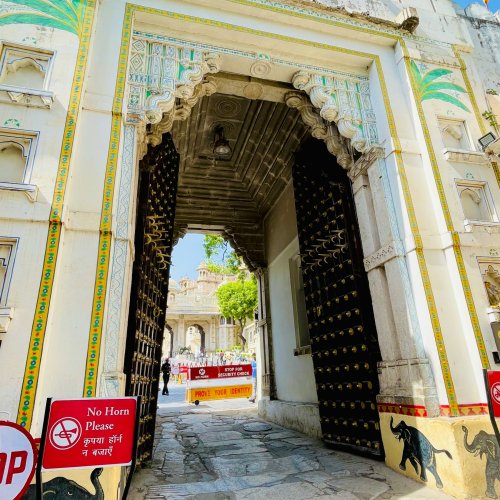 Главные ворота Бади Пол