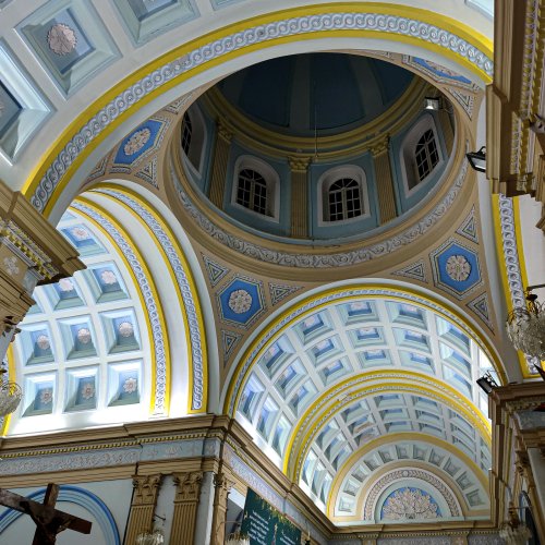 Внутри церкви Пресвятой Девы Марии Ангелов в Пондичерри