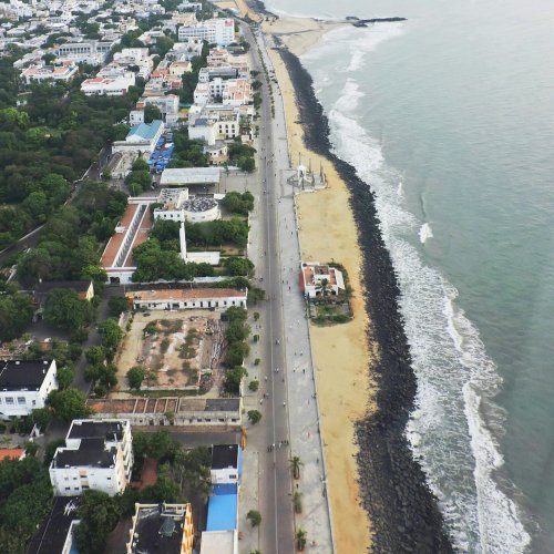 Пляж Рок-Бич (или, как его еще называют, «Пляж Пондичерри»). Это 1,2-километровый участок в Пондичерри, начинающийся от Военного мемориала и заканчивающийся в парке Дюпле на проспекте Губерта