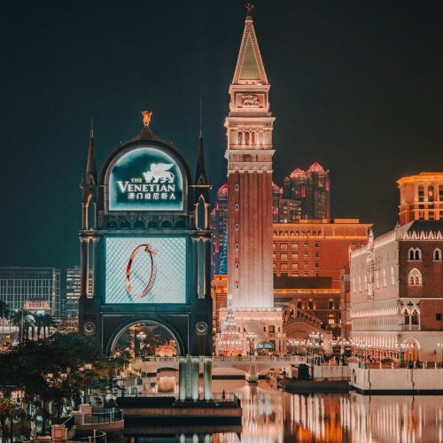 Ночной вид отеля/комплекса Венециан в Макао